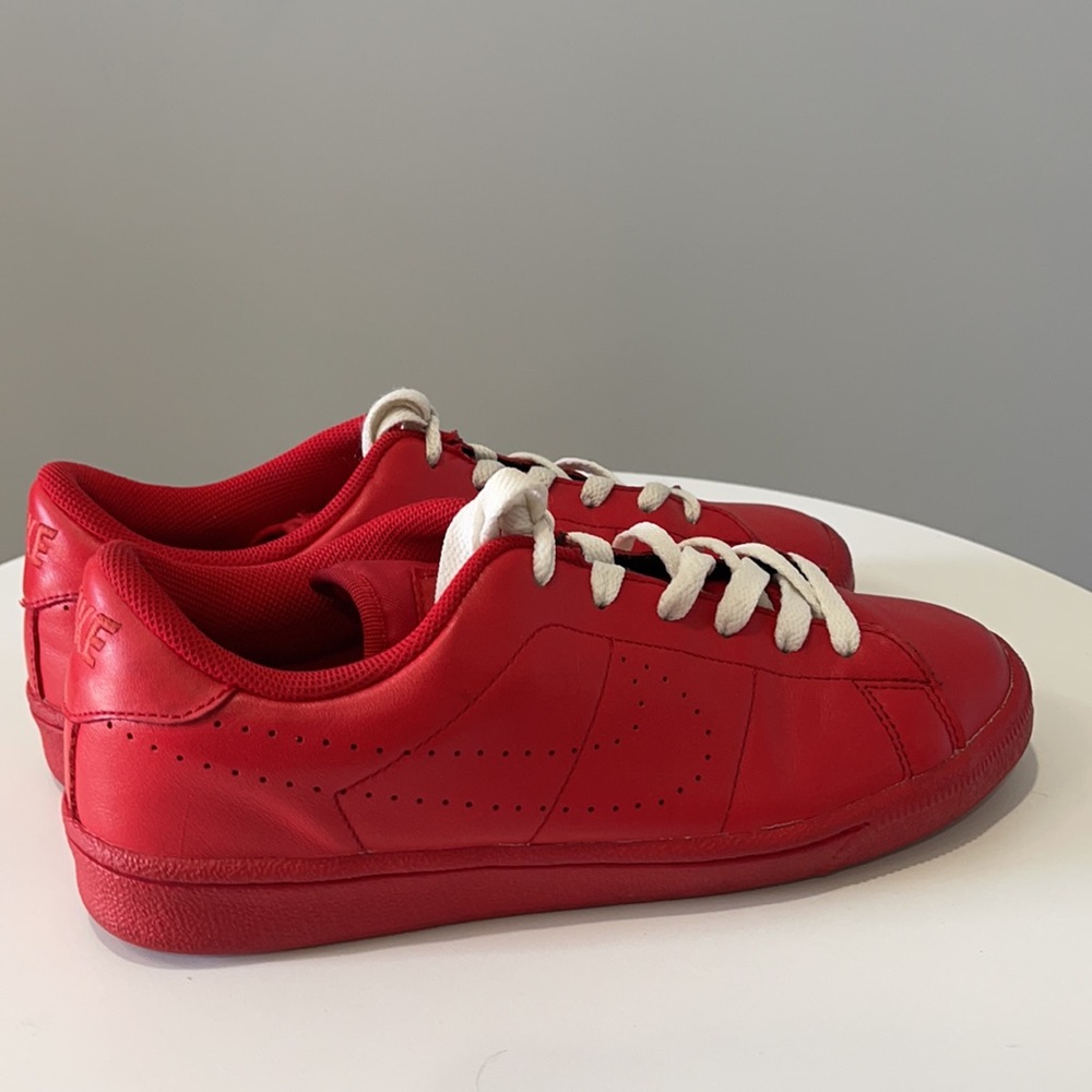 Nike size 7 Youth Red low tennis shoes sneakers
